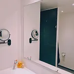 아파트 Spacious 120 Metres From Metro *