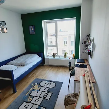 Spacious 120 Metres From Metro
