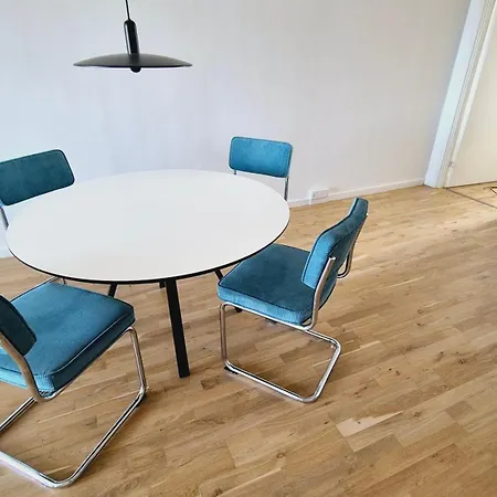 Spacious 120 Metres From Metro Appartamento