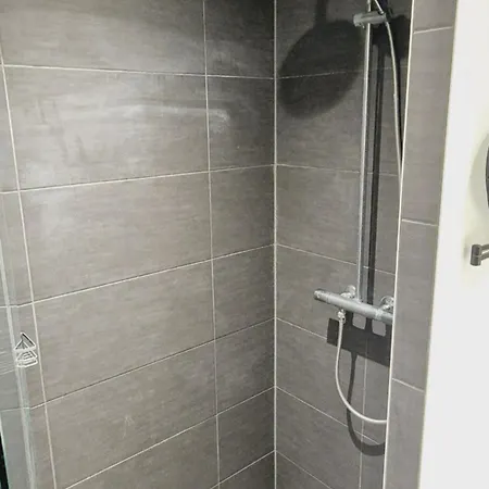 Apartmán Spacious 120 Metres From Metro