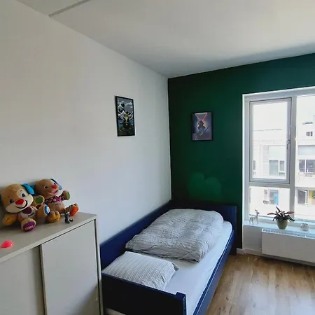 Spacious 120 Metres From Metro 公寓