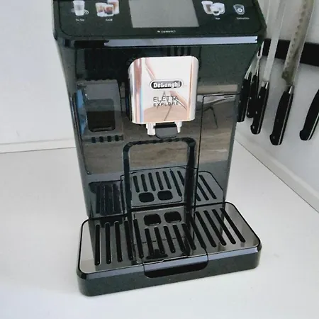 Spacious 120 Metres From Metro Apartmán *