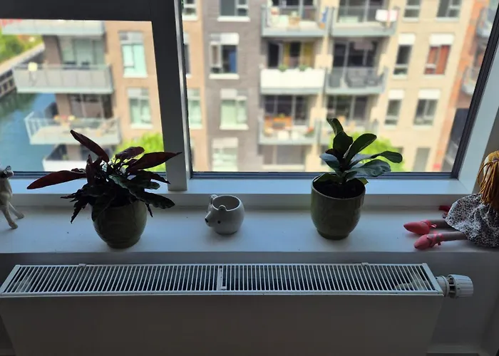 Spacious 120 Metres From Metro Lejlighed *