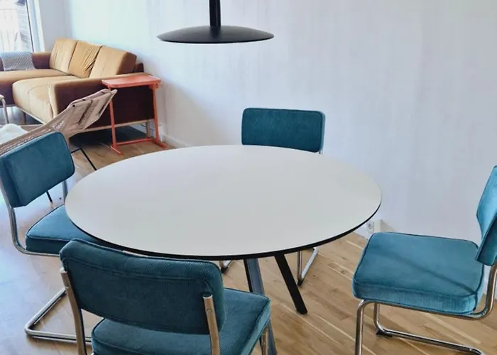 Spacious 120 Metres From Metro København