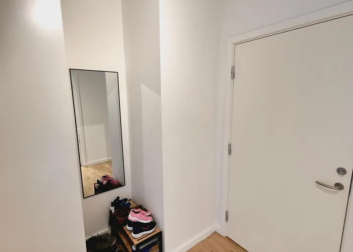 Spacious 120 Metres From Metro Lejlighed *