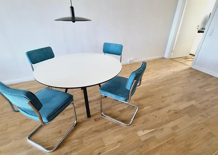 Spacious 120 Metres From Metro Lejlighed