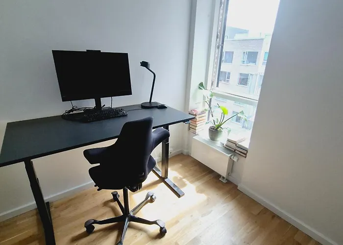 Spacious 120 Metres From Metro Lejlighed *