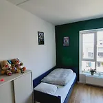 Spacious 120 Metres From Metro Lägenhet
